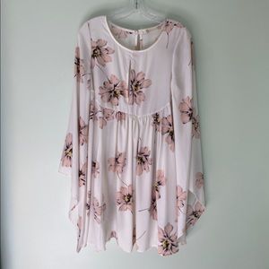 Flowy, long-sleeved flower dress